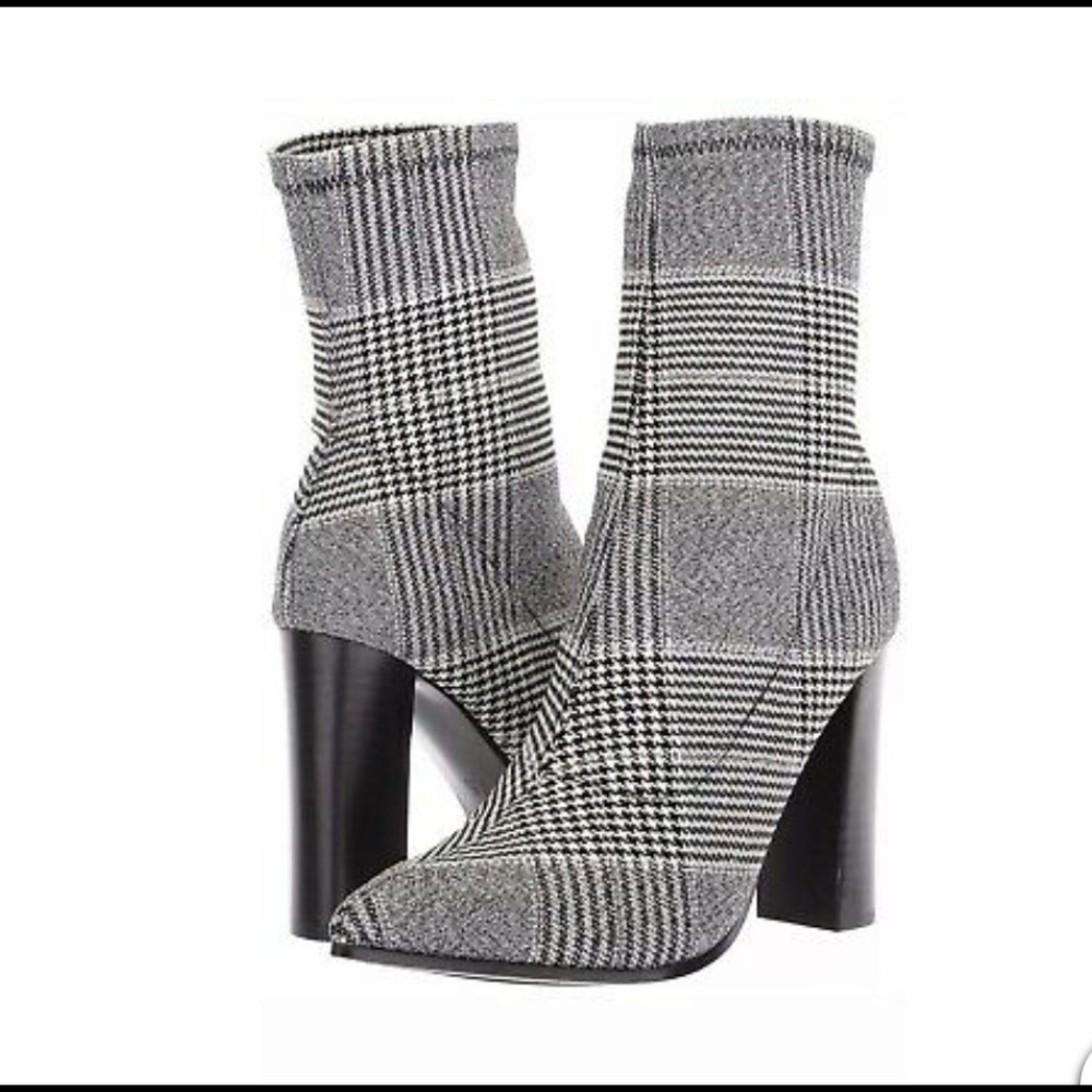 NWT Fergie Taryn Ankle stretch sock booties size 6